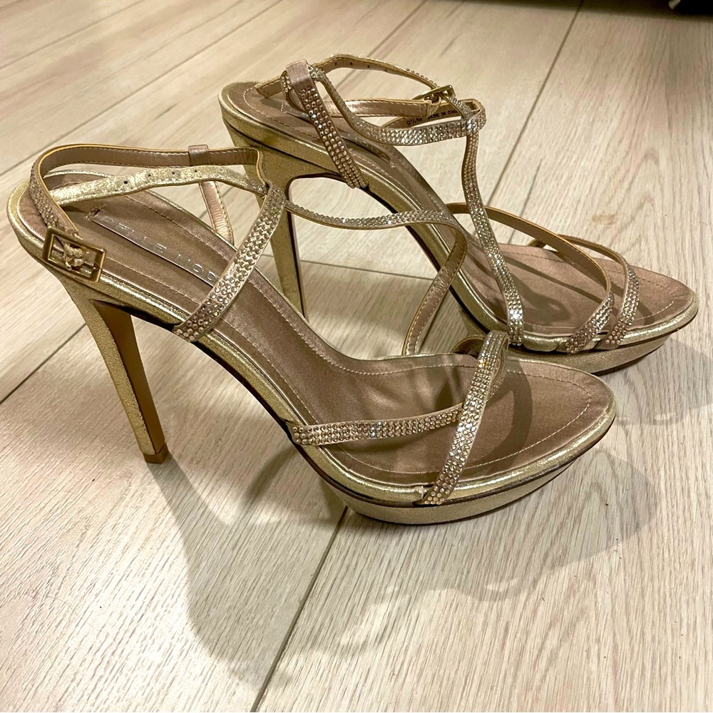 🌟 Pelle Moda gold high heels 🌟